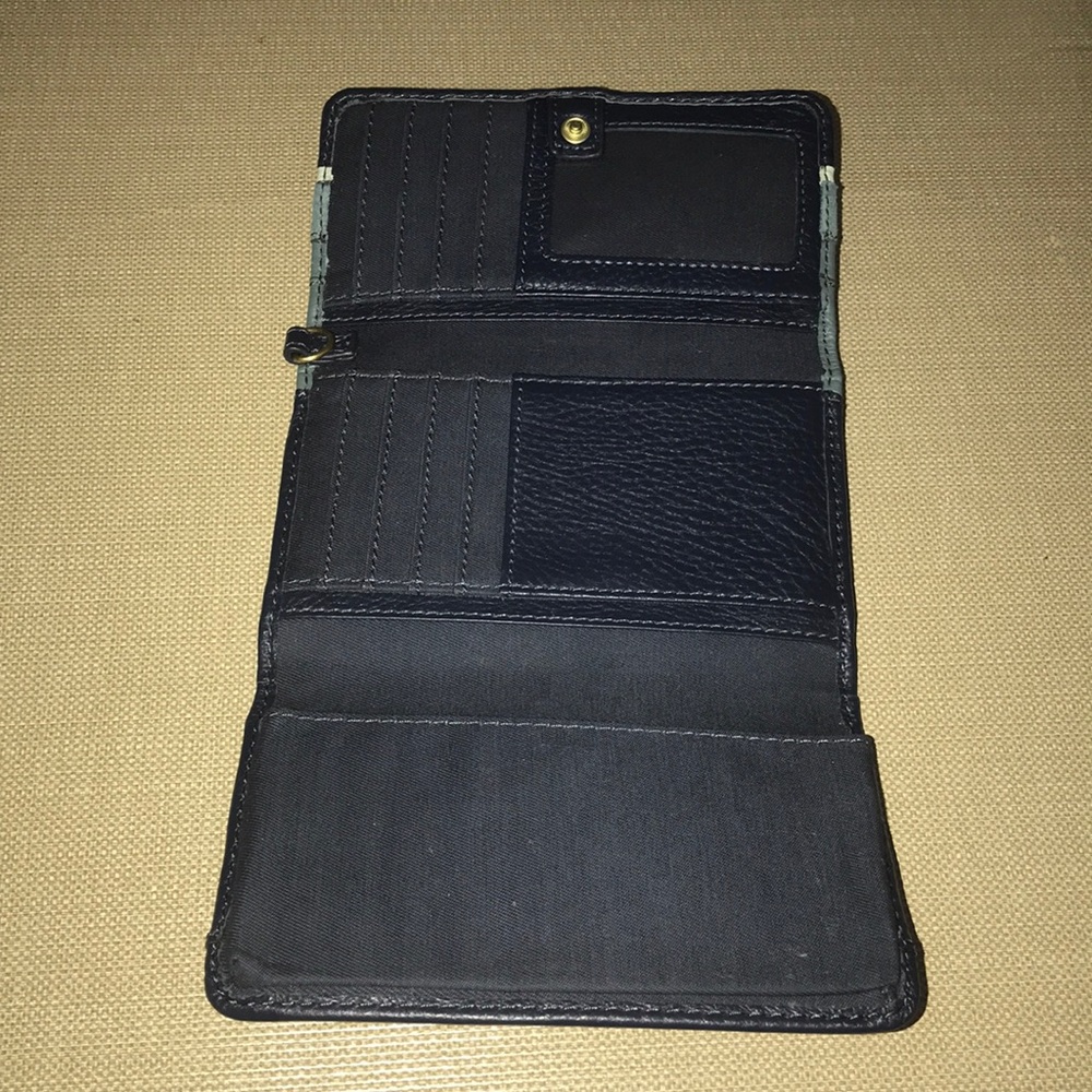 Tri-fold Wallet - Picture 3 of 4